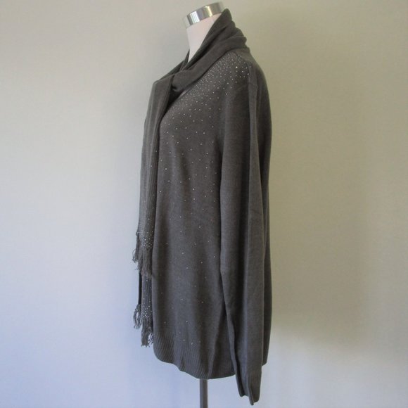 💕 NWT Gray Rhinestone Embellished Sweater Scarf Set - Picture 7 of 11